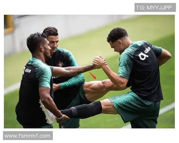 佩佩回忆初见C罗时光：17岁少年训练后啃苹果健身的故事